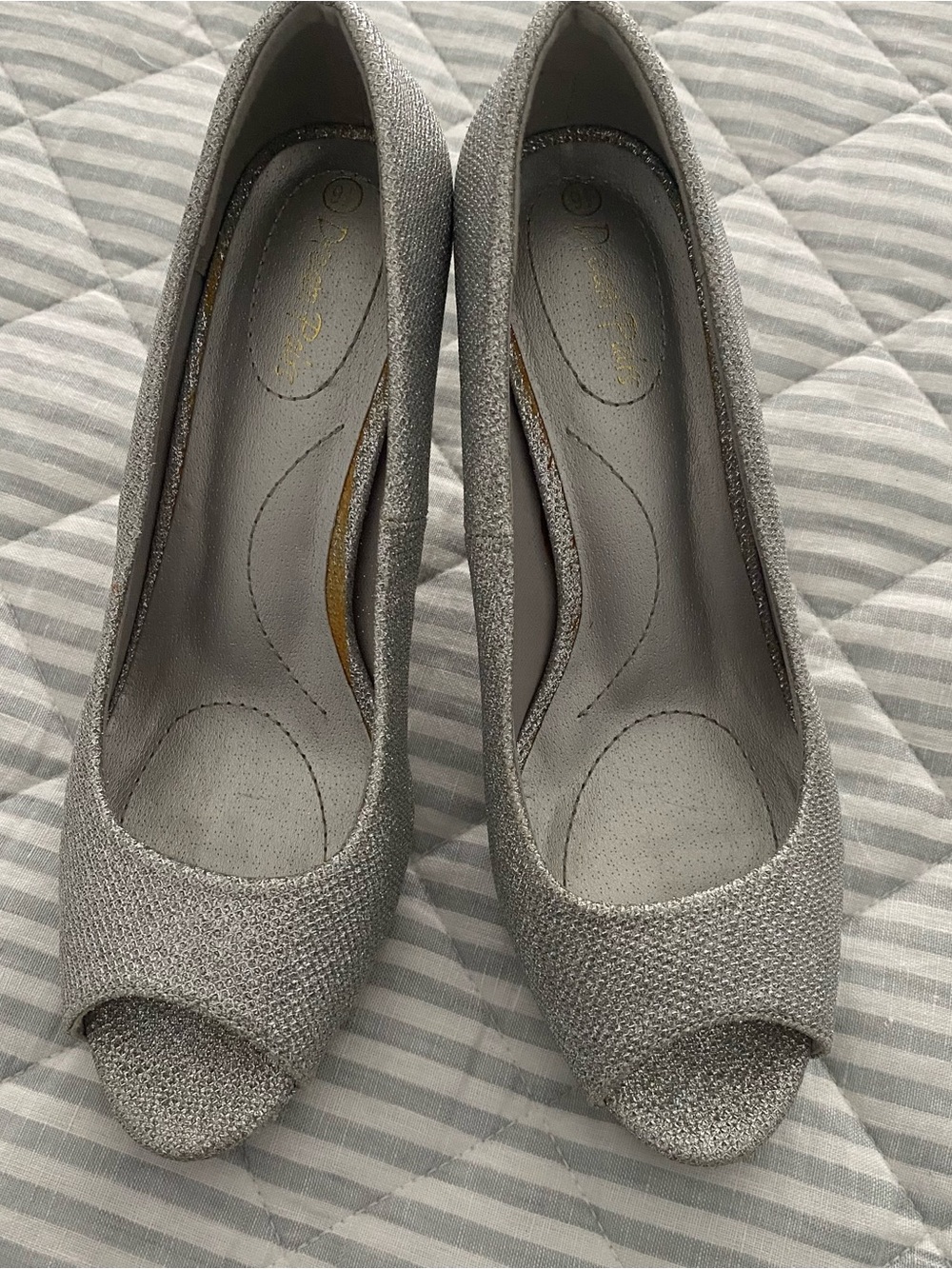 DREAM PAIRS Silver Sparkly Peep-Toe Pumps Size 9.5 - Picture 2 of 9